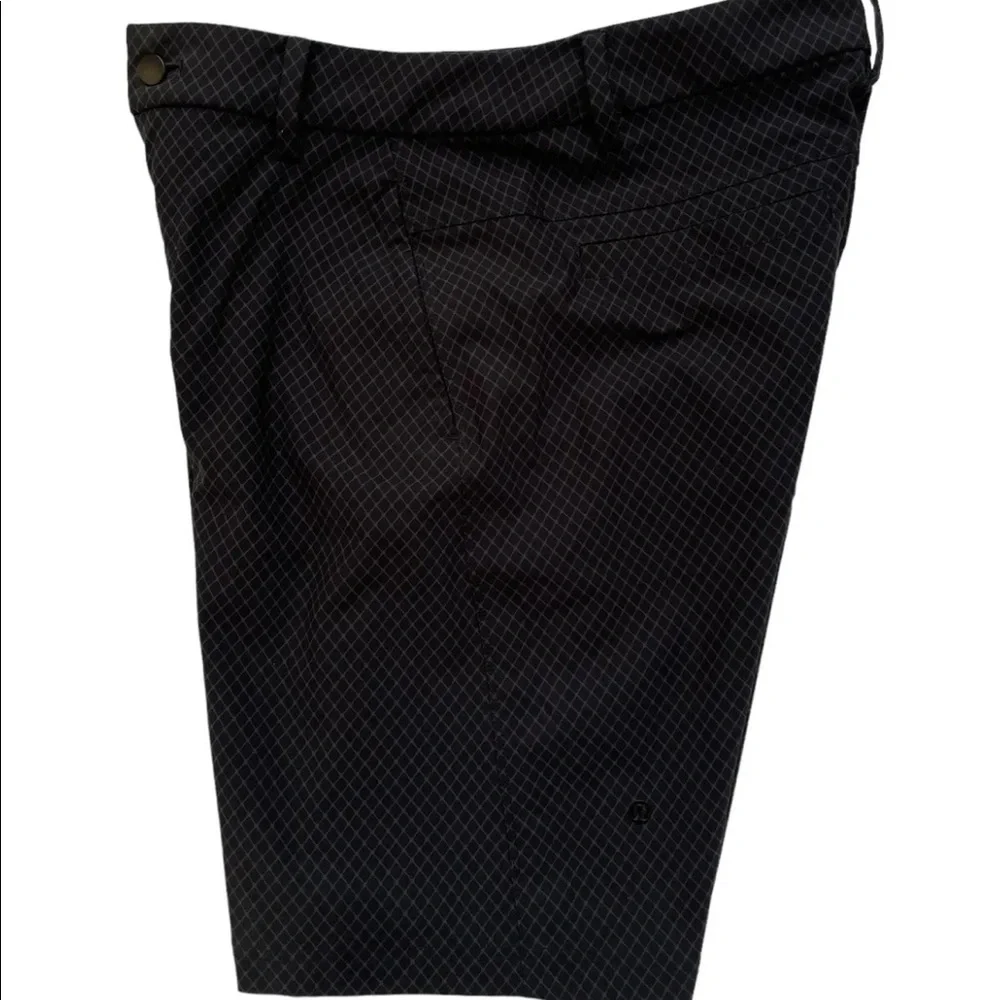 Lululemon Commission Classic Fit 10.5” Warpstreme Shorts Mens Sz 32 Black Check
